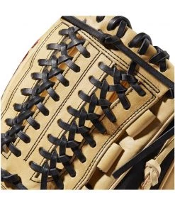 Wilson 2022 A2000 D33 Infield/Pitchers Baseball Glove - 11.75